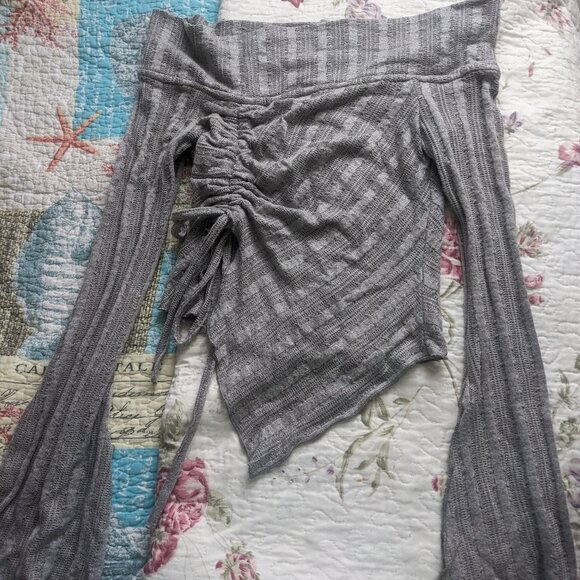 Bell bottom sleeve top - Picture 1 of 6